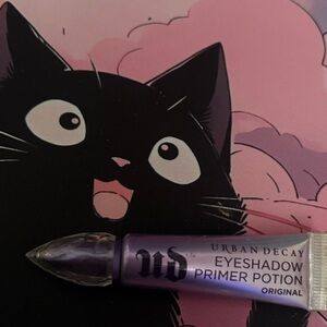 Urban Decay Eyeshadow Primer Potion 😉